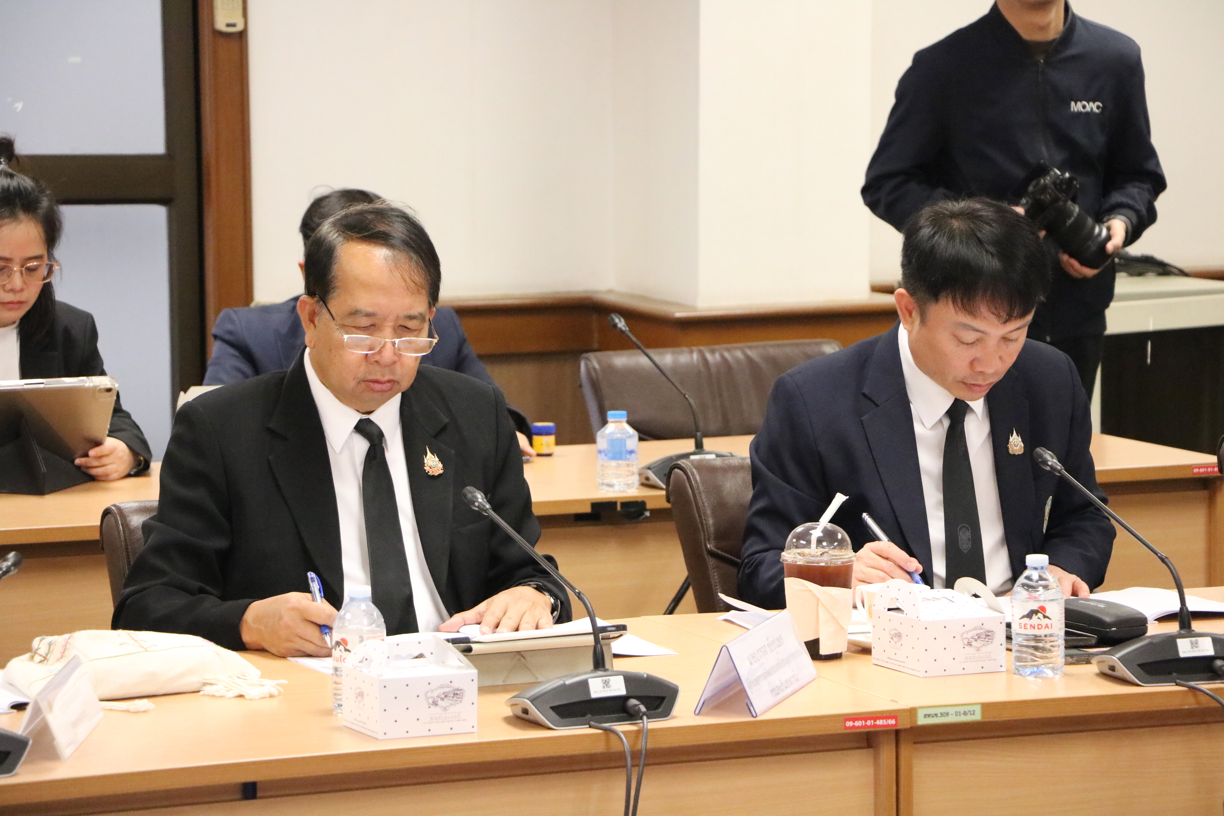 title - ส.ป.ก. ร่วมประชุม อกก. แก้ไขปัญหาผลกระทบจากโครงการพัฒนาของรัฐและปัญหาที่ดินที่เกี่ยวข้องกับกระทรวงเกษตรและสหกรณ์ 